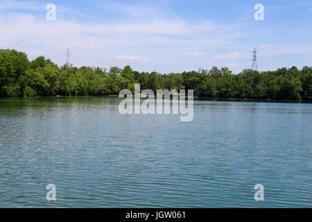 Ein Tag in Covington, Kentucky durch den Ohio River und an einem See auf dem Weg nach Hause. Stockfoto