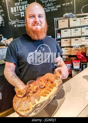 Die sehr gute Metzgerei ist eigentlich Vegan. Alle Arten von "Fleisch" basierend auf Bohnenprodukte mit Gewürzen. In Victoria öffentlicher Markt im Hudson in Victo Stockfoto