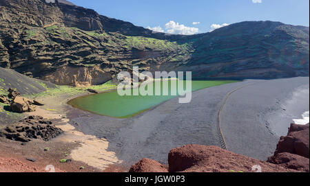 Charco de Los Clicos, grüne Lagune See bei El Golfo, Lanzarote, Kanarische Inseln, Spanien, Europa Stockfoto