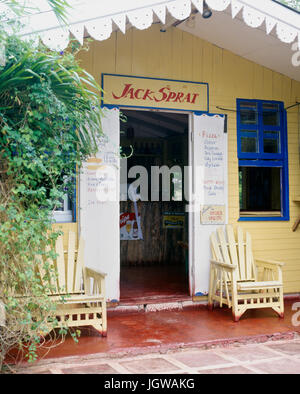 Der Eingang zum Jack Sprat. Eines der zwei Restaurants in Jakes Resort.  Treasure Beach, Jamaika Stockfoto
