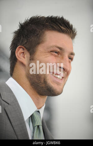 Tim Tebow eingeführt, als die neuen Jets-Spieler auf einer Pressekonferenz im Atlantik Gesundheit Jets Training Center in Florham Park, New Jersey. 26. März 2012... Bildnachweis: Dennis Van Tine/MediaPunch Stockfoto