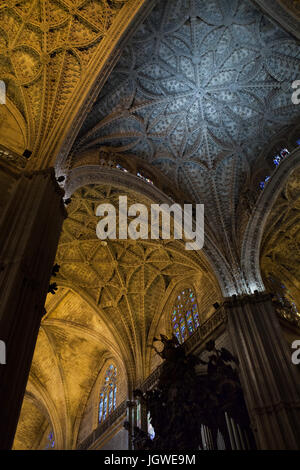 Innenraum der Kathedrale von Sevilla (Catedral de Sevilla) in Sevilla, Andalusien, Spanien. Stockfoto