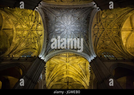 Innenraum der Kathedrale von Sevilla (Catedral de Sevilla) in Sevilla, Andalusien, Spanien. Stockfoto