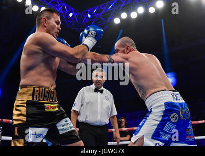 Samstag 8. Juli 2017: Boxen, Braehead Arena, Glasgow, Schottland. Boxen - Edinburgh Boxer Stephen Simmons Niederlagen Lukasz Rusiewicz im Unternehmensbereich Cruiserwight Stockfoto