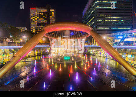 Singapur-1. Mai 2017: Landschaft der Brunnen von Reichtum Suntec City in Singapur bei Nacht. Stockfoto