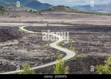 Loop Road im Krater des Moon National Monument & Preserve, Idaho von Broken Top Trail aus gesehen Stockfoto