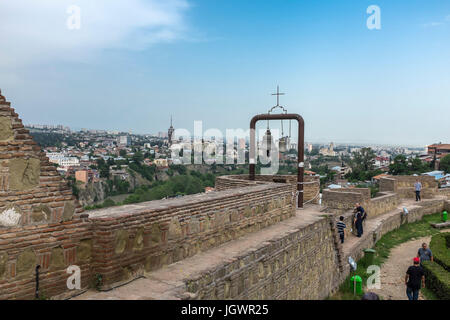 Narikala Festung, mit Blick auf die Stadt von Tiflis (Tbilissi), Georgien, Osteuropa. Stockfoto