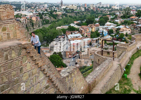 Narikala Festung, mit Blick auf die Stadt von Tiflis (Tbilissi), Georgien, Osteuropa. Stockfoto