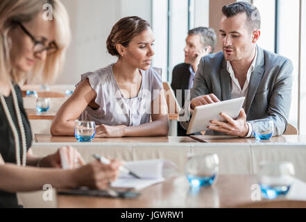 Unternehmer und Unternehmerinnen, die Arbeiten Stockfoto