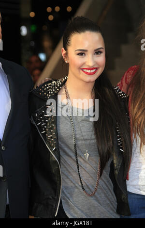 Los Angeles, CA, USA. 14. Februar 2013. LOS ANGELES - 14 FEB: Demi Lovato bei der Eröffnung von Topshop Topman LA an der Grove am 14. Februar 2013 in Los Angeles, CA-Credit: Kay Blake/ZUMA Draht/Alamy Live-Nachrichten Stockfoto