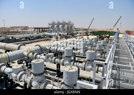 (170711)--BENI SUEF (Ägypten), 11. Juli 2017 (Xinhua)--Foto aufgenommen am 10. Juli 2017 zeigt die Beni Suef Station in Beni Suef, Ägypten. Die Beni Suef Station, die erste Tankstelle für Regler betrieben durch China Petroleum Technologie & Development Corporation (CPRDC), eine Tochtergesellschaft der China National Petroleum Corporation (CNPC), startet Pumpen Erdgas im September, Li Qitang, sagte CPRDC Vertreter in Kairo Xinhua. CPRDC unterzeichnete einen 20-Millionen-Dollar-Deal mit ägyptischen Natural Gas Company (GASCO) im Jahr 2016, drei Regler Tankstellen in Ägypten zu etablieren. (Xinhua/Zhao Dingzhe) Stockfoto