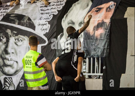 Belgrad, Serbien. 11. Juli 2017. Belgrad, Serbien - 11. Juli 2017: Uros Djurdjevic von FK Partizan feiern Ziel während des UEFA Champions League Qualifikation Spiels zwischen FK Partizan und FK Buducnost Podgorica Partizan Stadium am 11. Juli 2017 in Belgrad, Serbien. Bildnachweis: Nikola Krstic/Alamy Live-Nachrichten Stockfoto