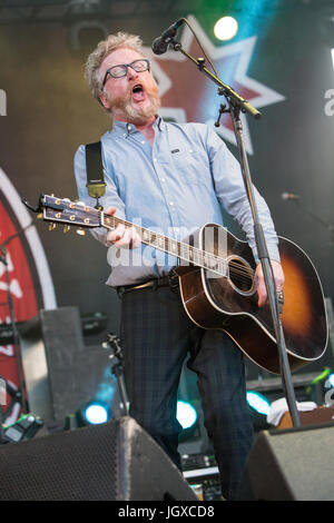 Mailand Italien. 11. Juli 2017. Die irisch-amerikanischen Band FLOGGING MOLLY führt live auf der Bühne Carroponte, ihr letztes Album "Life Is Good" präsentieren Credit: Rodolfo weitertransferiert/Alamy Live News Stockfoto