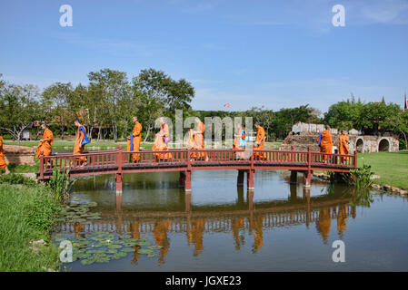 Mönche in Buang Moran, Ancient Siam Park, Thailand Stockfoto