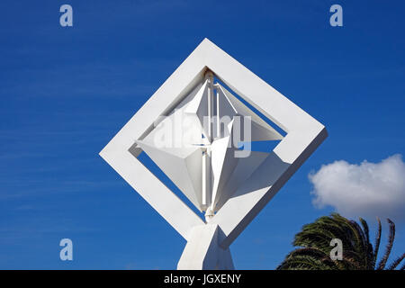 Detail von De grossskulptur mit dem Titel Windmuehle, Kuenstler und Architekt Cesar Manrique, an der Straße bei der Fundacion Cesar Manrique, Tahiche Stockfoto