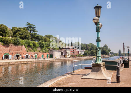 21. Juni 2017: Exeter, Devon, England, UK - Blick entlang der Fluss Exe, um einige der Attraktionen und Sehenswürdigkeiten auf Exeter Kais. Stockfoto