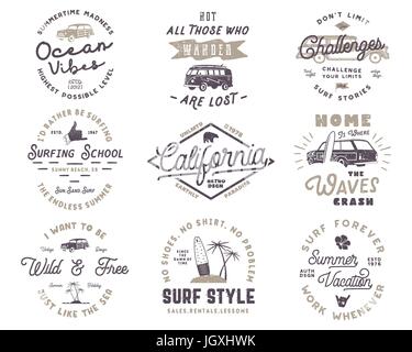 Eingestellt von Vintage Surfing Grafiken und Embleme für Webdesign oder drucken. Surfer-Logo-Vorlagen. Surf-Abzeichen. Sommer fun-Typografie-Abzeichen-Sammlung. Aktie Vector Hipster Patches isoliert auf weiss Stock Vektor