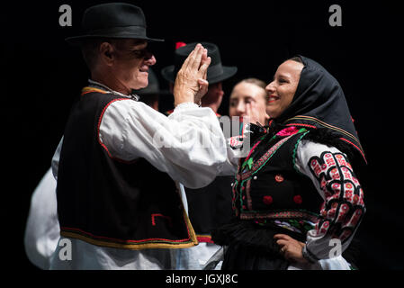 Matija Gubec Folklore-Ensemble aus Karlovac, Kroatien, Auftritt beim 29. Folkart International CIOFF Folklore Festival, Sub Folklorefestival von Festival Lent, eines der größten Outdoor-Festivals in Europa. Folkart, Festival Lent, Maribor, Slowenien, 2017. Stockfoto