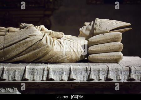 Grab von Kardinal Juan de Cervantes von bretonischen Bildhauer Lorenzo Mercadante de Grossbritannien (1454-1458) in der Capilla de San Hermenegildo in Sevilla Kathedrale (Catedral de Sevilla) in Sevilla, Andalusien, Spanien. Stockfoto