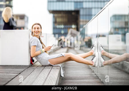 Lifestyle Portrait eine Geschäftsfrau im freien Stockfoto