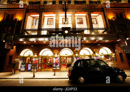 London, UK - 11. Dezember 2012: Außen Anzeigen von Prince Edward Theatre, West End Theater befindet sich im Old Compton Street, City of Westminster, seit 19 Stockfoto