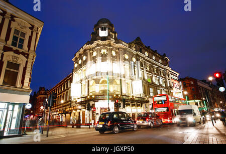 London, UK - 10. Dezember 2012: Außenansicht des Gielgud Theatre, West End Theater, gelegen an der Shaftesbury Avenue, City of Westminster, seit 1906, de Stockfoto