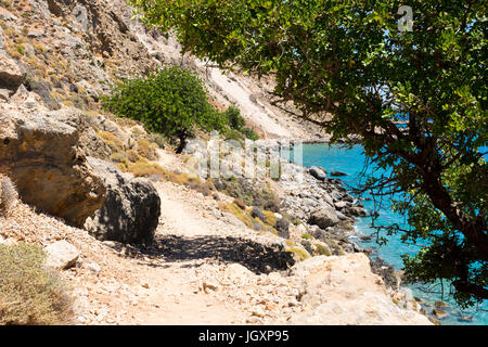 Trockenen Fußweg entlang der Südwest-Küste von Kreta zwischen Sweetwater Strand, Loutro und Chora Sfakion (Chora Sfakia), Griechenland. Stockfoto