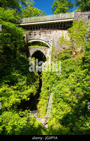 Die drei Brücken übereinander an Teufelsbrücke in der Nähe von Aberystwyth, Wales, UK Stockfoto