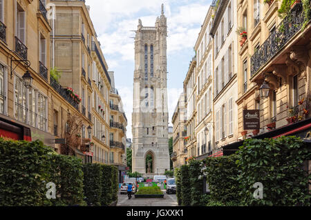 Saint-Jacques-Turm ist das einzige Überbleibsel von der Eglise Saint-Jacques-de-la-Boucherie, die früher ein Treffpunkt auf der Pilgerreise nach Santiago d Stockfoto