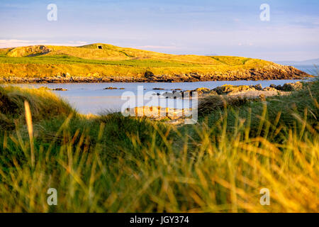 Neolithischer Beerdigung Kammer, Barclodiad y Gawres, in der Nähe von Rhosneigr an der Westküste von Anglesey, Wales Stockfoto