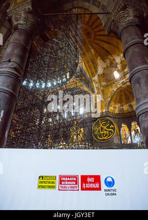 Plakate für die Hagia Sophia auf Renovierung, Sultanahmet, Istanbul, Türkei Stockfoto