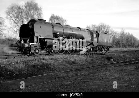 46233 "Herzogin von Sutherland" außerhalb der Halle West an die Midland Railway, Butterley. Stockfoto