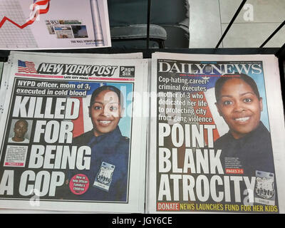 Die New York Daily News und die New York Post verwenden die gleiche amtliche NYPD Foto Offizier Miosotis Familia auf Donnerstag, 6. Juli 2017 zu ihrer Ermordung durch Alexander Anleihen berichten, wie sie in einem Polizei-Fahrzeug in der Bronx frühen Mittwochmorgen saß. (© Richard B. Levine) Stockfoto