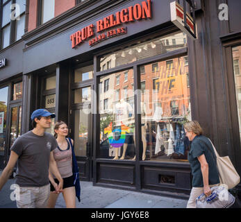 Eine True Religion Jeans Store in New York am Mittwoch, 5. Juli 2017. Belastet mit Schuld, True Religion hat andere Einzelhändler verbunden und hat eine vorkonfigurierte Chapter 11 Insolvenz eingereicht.  (© Richard B. Levine) Stockfoto