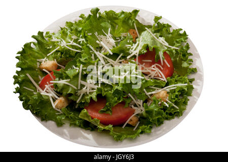 Grüner Salat mit Tomaten und geriebenem Käse Stockfoto