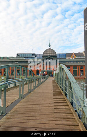 Hamburg, Deutschland - 29. Oktober 2016: Fischmarkt / Fisch Auktion Hall - wo wird Fisch in Hamburg gehandelt. Am Flussufer Ansicht von Elbe.  Es ist Deutschlands grösste Stockfoto