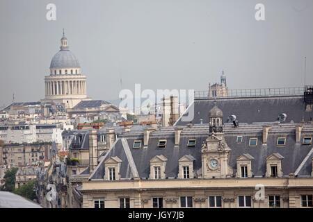 Frankreich, Région Île-de-France, Paris 13e Arrondissement, Avenue d ' Italie, Vue Sur la Mairie du 13e Arrondissement et Sur la Coupole du Panthéon Foto Gilles Targat Stockfoto