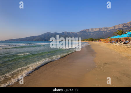 Psili Ammos Strand, Insel Thassos, Griechenland. Es bekannt als Goldstrand. Es liegt zwischen Skala Panagia und Skala Potamia. Stockfoto