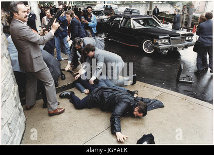 Chaos vor dem Washington Hilton Hotel nach dem Attentat auf Präsident Reagan Stockfoto