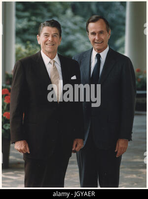 Offizielles Porträt von Präsident Ronald Reagan und Vizepräsident George Bush Stockfoto