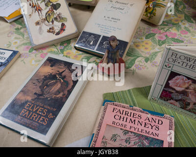 Eine Darstellung der Oldtimer Bücher über Feen und Elfen. Stockfoto