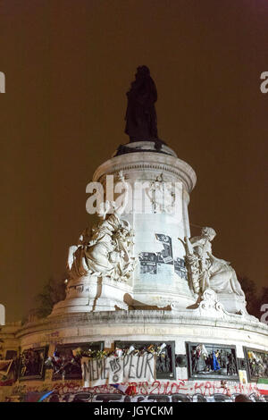 Die Republik Place de la Republique. Spontane Hommage an die Opfer der Terroranschläge in Paris, den 13. November 2015. Stockfoto