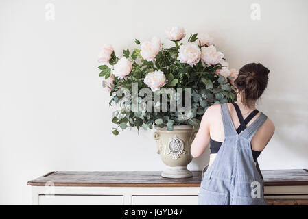 Vermittlung von Blumen Stockfoto