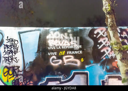 Vive la République, vive ma Frankreich. Spontane Hommage an die Opfer der Terroranschläge in Paris, den 13. November 2015. Stockfoto