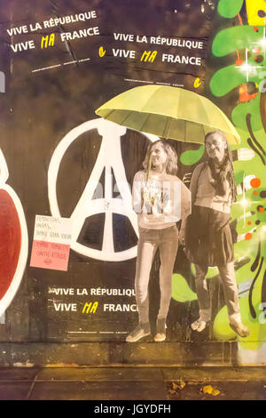 Street Art. Spontane Hommage an die Opfer der Terroranschläge in Paris, den 13. November 2015 Stockfoto