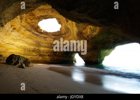 Benagil Höhle, Strand an der Algarve, Portugal. Stockfoto