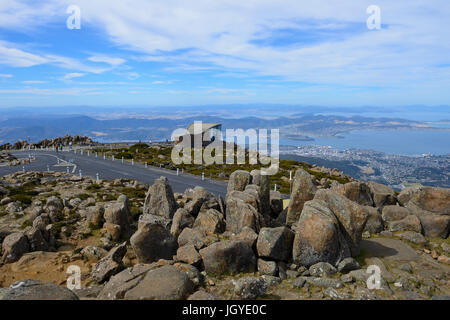 Mount Wellington Suche Struktur mit Blick über die Stadt von Hobart, Tasmanien, Australien Stockfoto