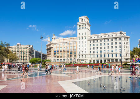 Barcelona-Catalunya Barcelona Plaça de Catalunya Placa de Catalunya beschäftigt Hauptplatz im Zentrum von Barcelona Spanien Eu Europa Katalonien Stockfoto