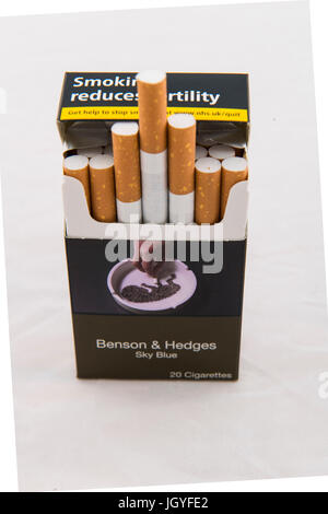 Einheitsverpackungen uk Zigarette Stockfoto