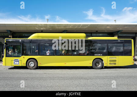 Gasbetriebene MAN Lion City Bus von AtB an der Haltestelle Sentralstasjon in Trondheim. Trondheim ist die Stadt in Norwegen, mit der meisten Gas-Busse in Betrieb. Stockfoto